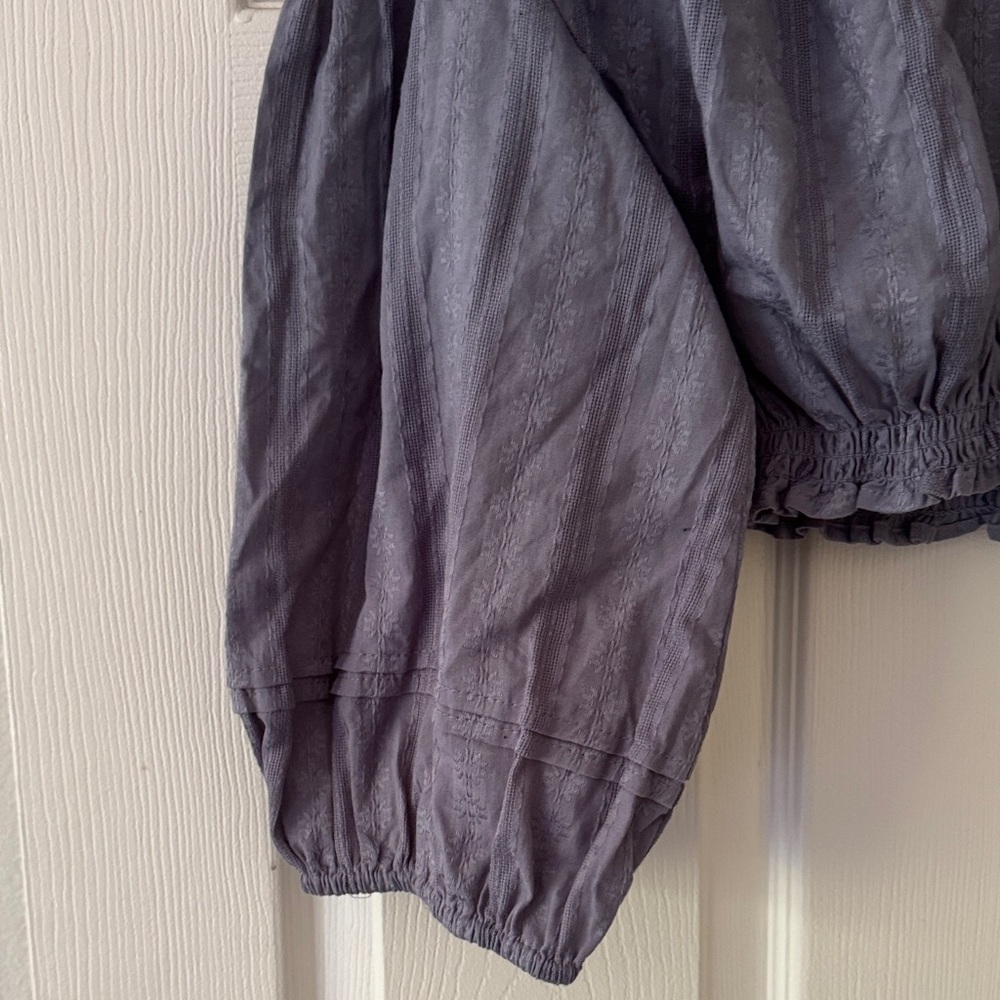 Universal Thread Mauve Blue Cropped Blouse - Picture 2 of 7